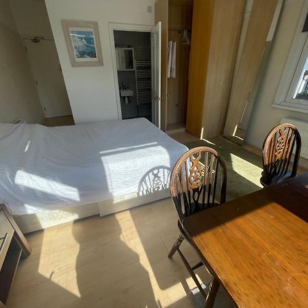 Room With Private Bathroom And Shared Kitchen London Kültér fotó