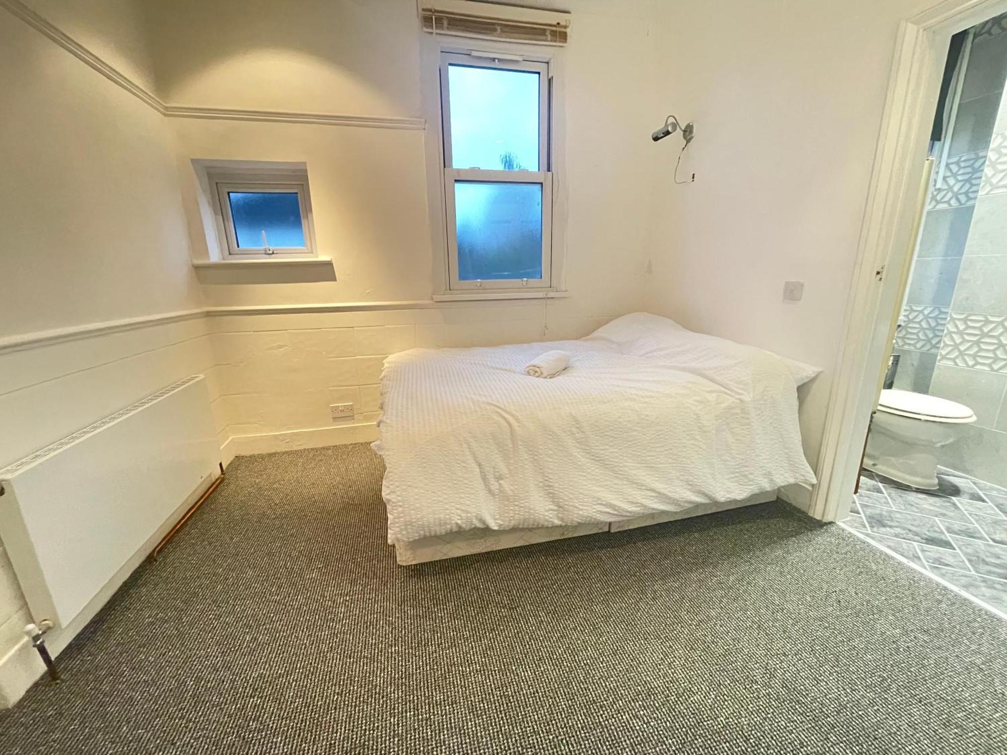 Room With Private Bathroom And Shared Kitchen London Kültér fotó