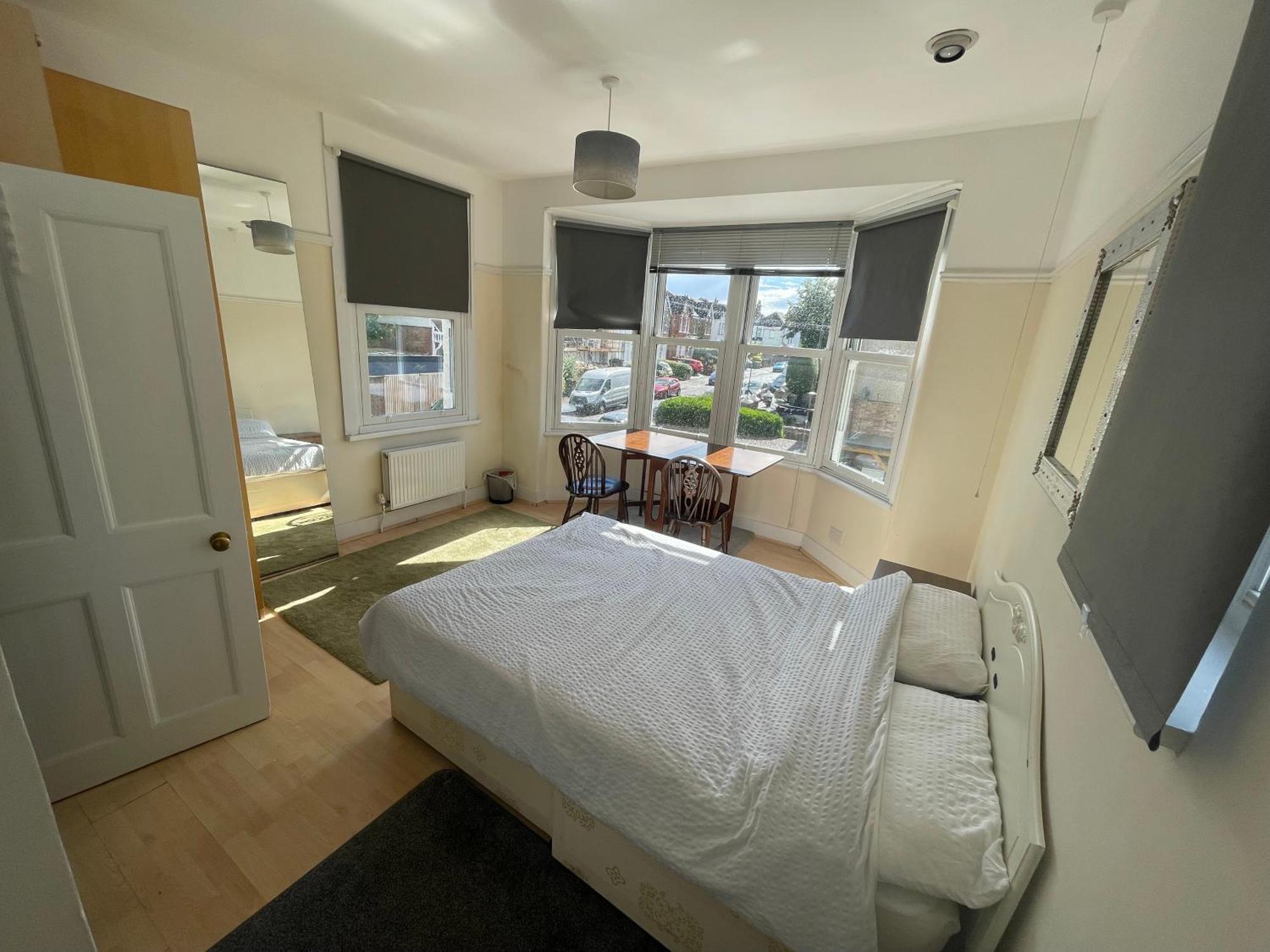 Room With Private Bathroom And Shared Kitchen London Kültér fotó